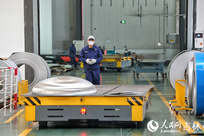 楚天華通醫藥設備有限公司容器生產車間。人民網記者 李洋攝