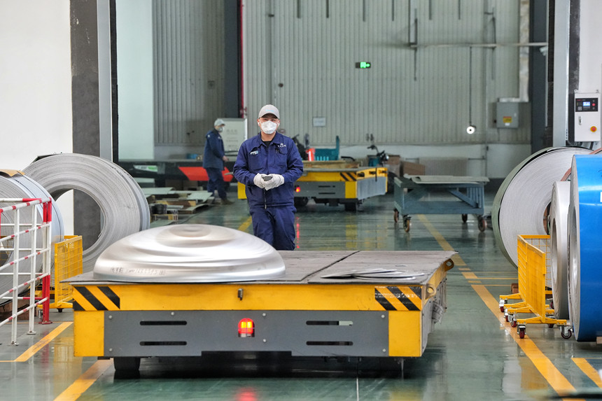 楚天華通醫藥設備有限公司容器生產車間智慧運輸線。人民網記者 李洋攝