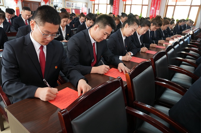 每年的3·15國際消費者權益日，白山方大集團全體員工都要簽訂“員工誠信承諾書”。