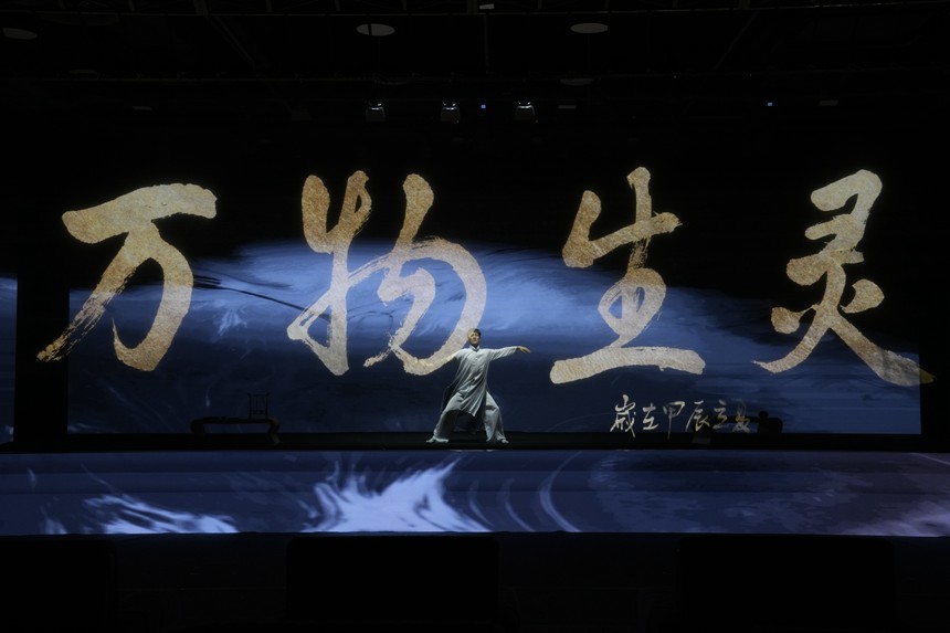 “白澤的奇幻旅程”AI展演現場節目《境》。人民網記者 李洋攝