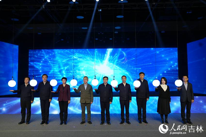 智繪吉林·AI賦能計劃啟動暨人民網“夢幻靈境”長春AI展演中心啟用儀式舉行。人民網記者 李洋攝