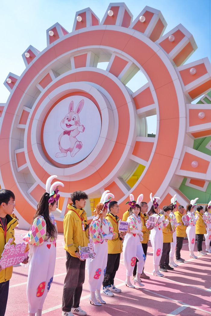 樂兔家族歡迎游客。人民網記者 李洋攝