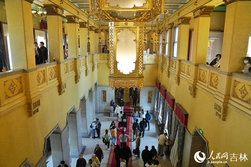 觀眾在偽滿皇宮博物院參觀。人民網記者 李洋攝