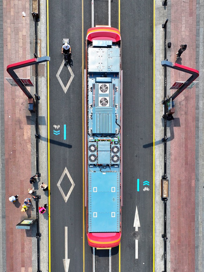 該列車采用了氫能燃料電池系統。人民網記者 李洋攝