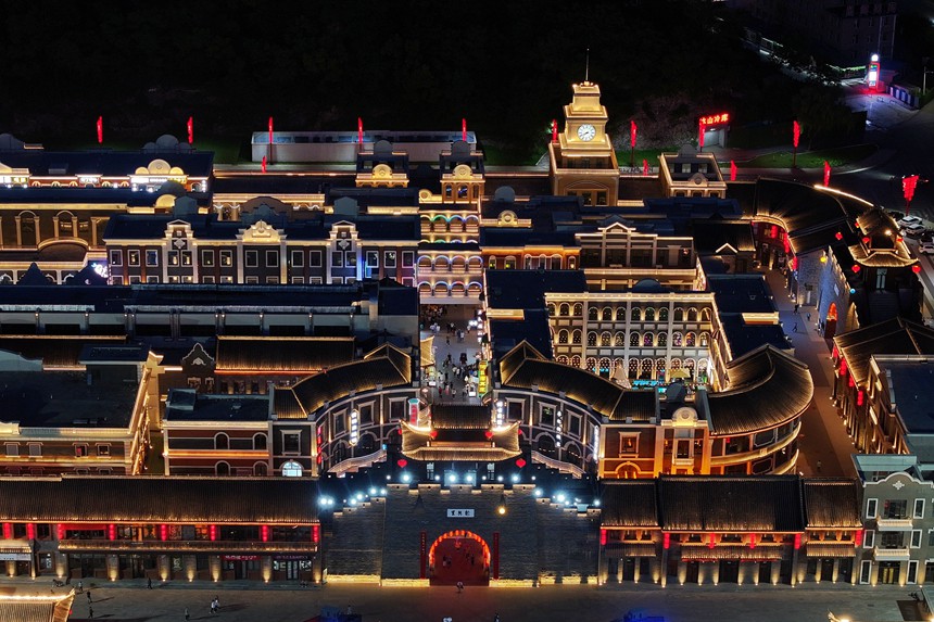 夜晚的龍興里文旅小鎮夜色迷人。人民網記者 李洋攝