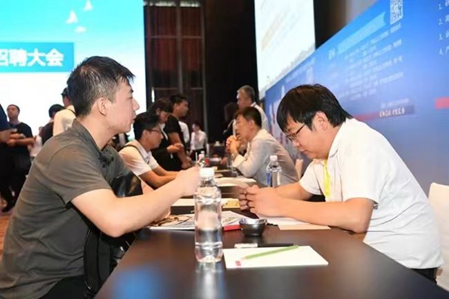 光電產業人才招聘會。人民網記者 李洋攝