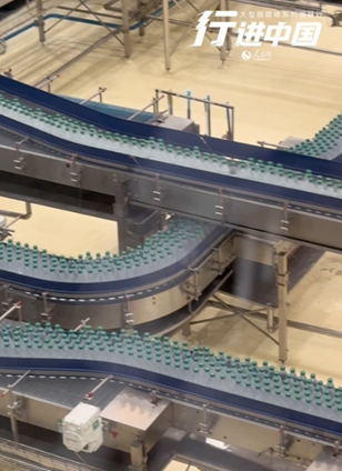 白山市靖宇縣查看詳情1小時72000瓶水的流水線長啥樣吉林水瓶排隊打卡上班。吉林省白山市靖宇縣，水瓶們“排隊打卡上班”，智慧流水線一小時可生產72000瓶瓶裝水，生產效率大幅提高。