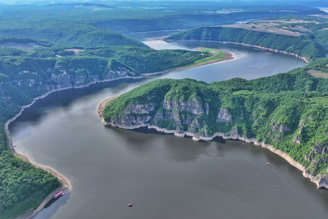 白山松花江美景。人民網記者 李洋攝