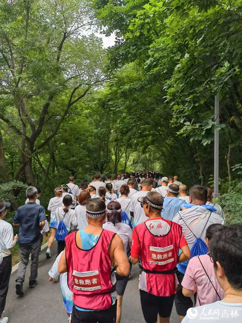 2025長春凈月潭四季歡樂跑夏季賽吸引眾多跑者參賽。人民網記者 馬俊華攝