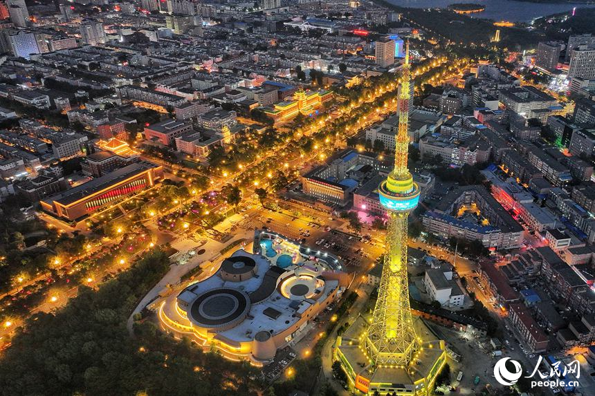 長春新民大街歷史文化街區越夜越精彩。人民網記者 李洋攝