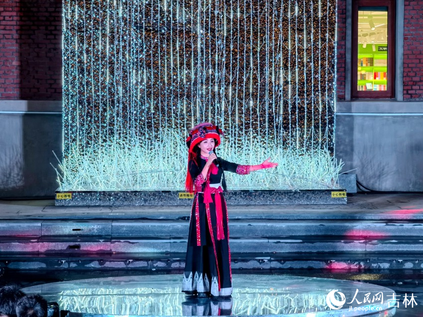 歌曲表演《黎苗姑娘美呀美》。人民網記者 馬俊華攝