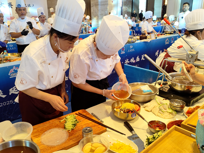 2025世界冷面大賽在延邊開賽。人民網記者 王海躍攝