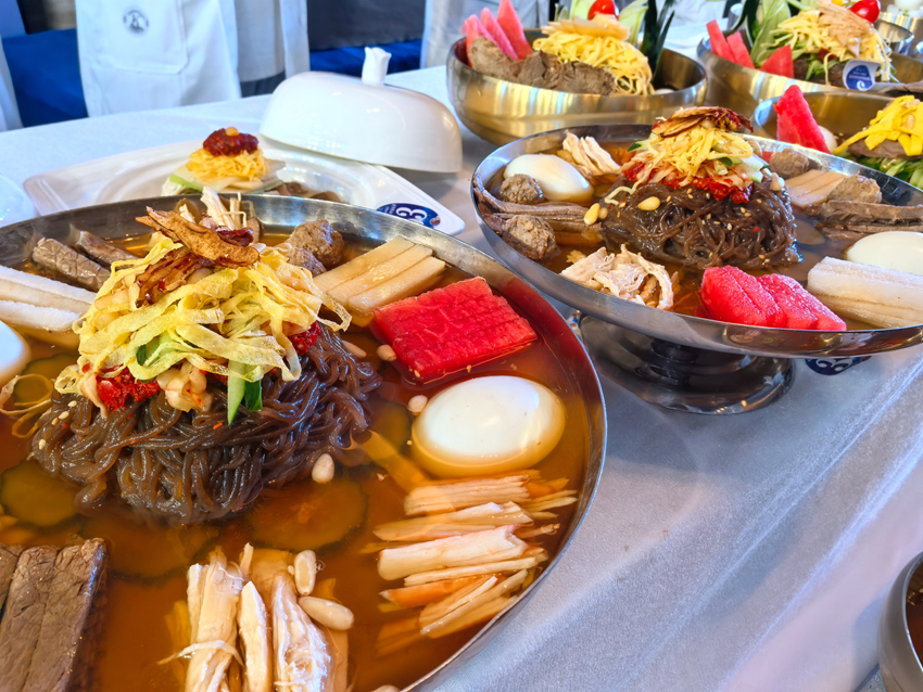 剛做好的冷面色香味俱全。人民網記者 王海躍攝