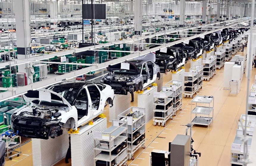 中國一汽紅旗制造中心繁榮廠區總裝車間。（中國一汽供圖）