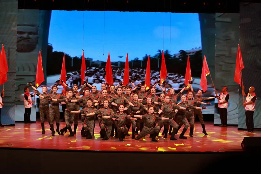 開場舞《奮進新時代》