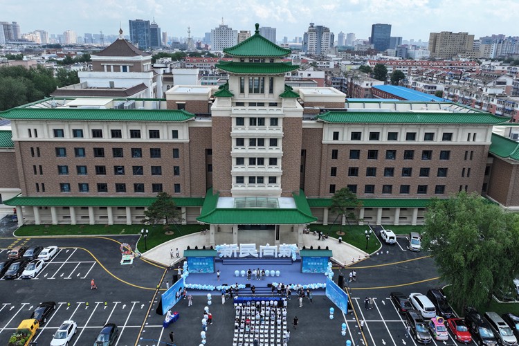 長春城市文旅微短劇《云上天藍》新聞發布會1日在長春歷史文化博物館舉行。