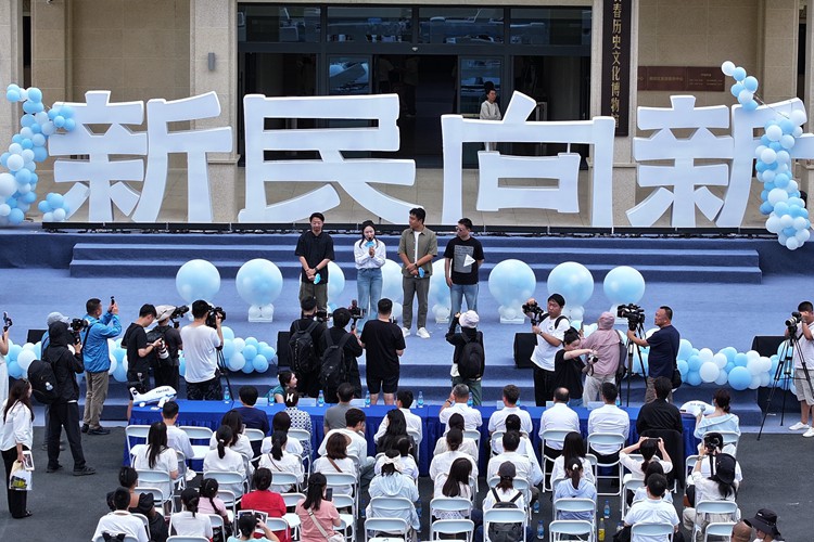 該劇主創團隊。人民網記者 李洋攝