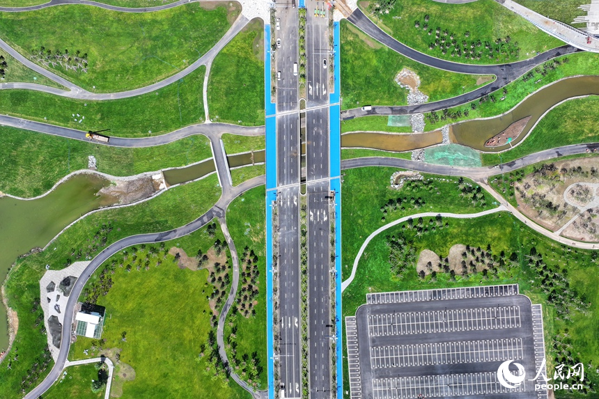 長春國際航空博覽城藍天公園水景軸。人民網記者 李洋攝