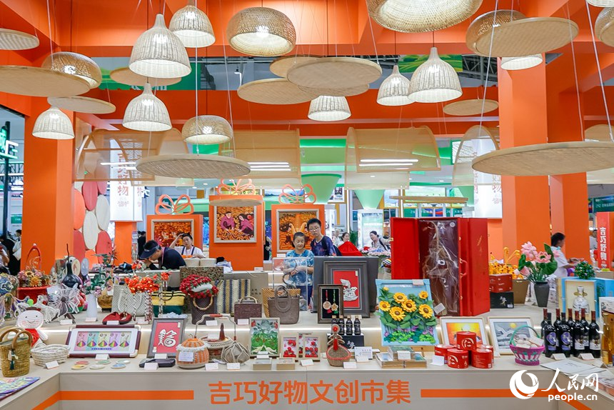 “吉林巧姐”吉巧好物文創市集。人民網記者 李洋攝