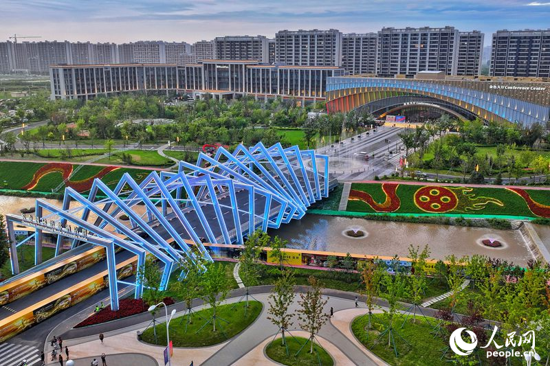 第十九屆中國長春電影節開幕式在長春國際影都金色大廳舉行。人民網記者 李洋攝