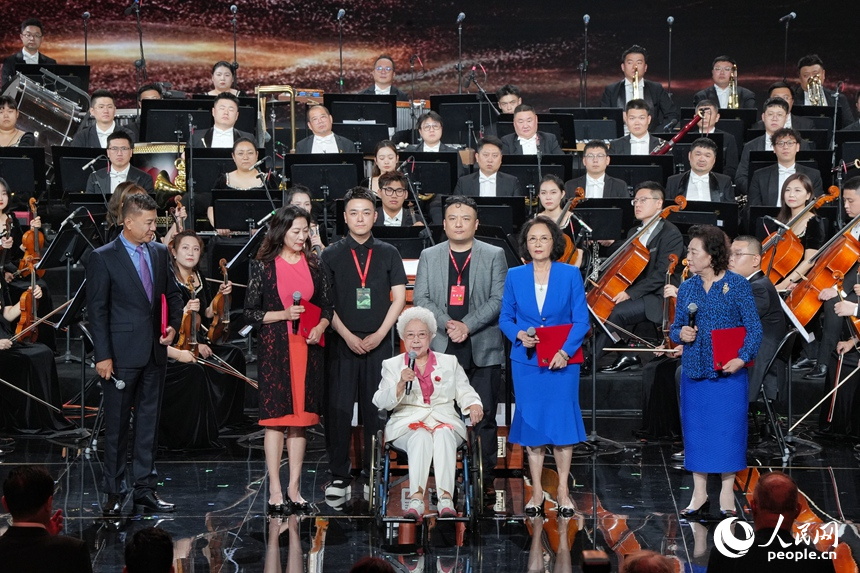 97歲“人民藝術家”田華重回長春電影節。人民網記者 李洋攝