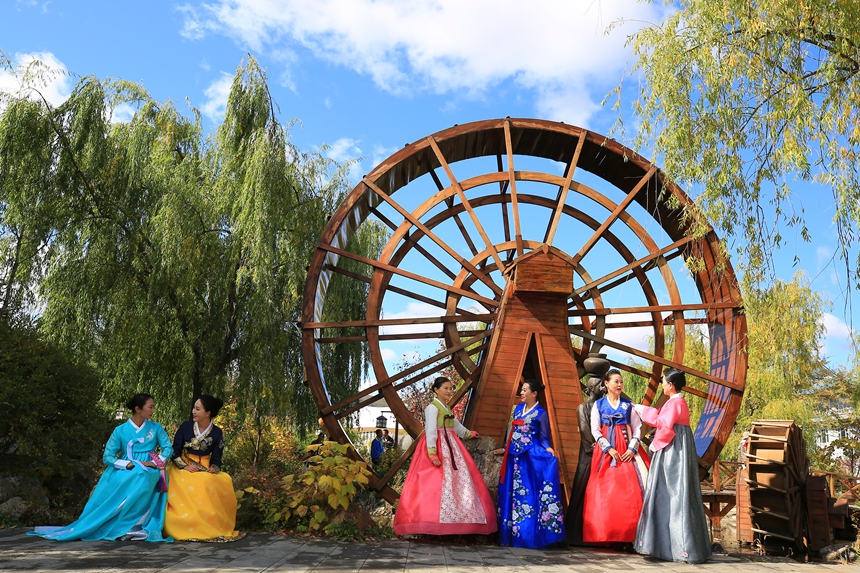 白山市長白縣馬鹿溝鎮的果園村美景。白山市委宣傳部供圖