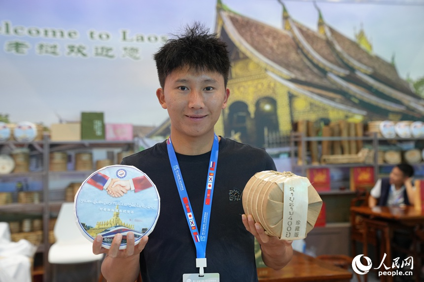 老撾參展商在第十五屆中國—東北亞博覽會上展示茶葉。人民網記者 李洋攝