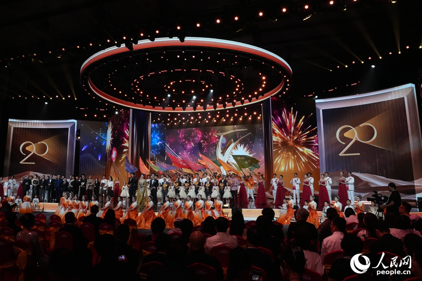 8月28日晚，第二十屆中國長春電影節閉幕式暨頒獎典禮在長春國際影都金色大廳舉行。人民網記者 李洋攝