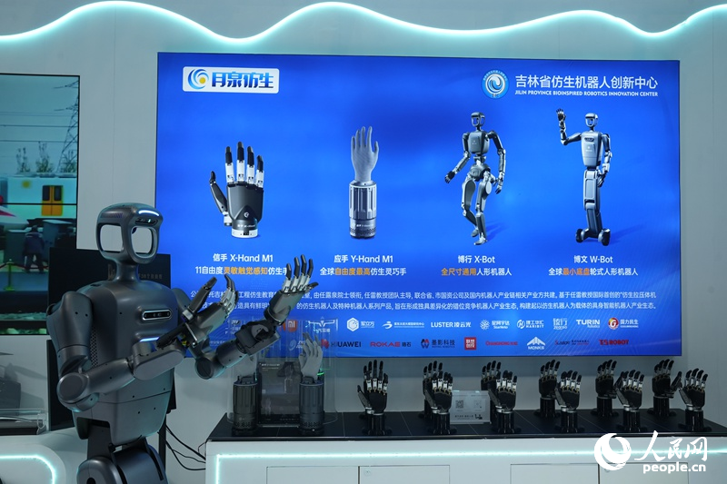 吉林省仿生機器人創新中心展示的機器人“靈巧手”。人民網記者 李洋攝