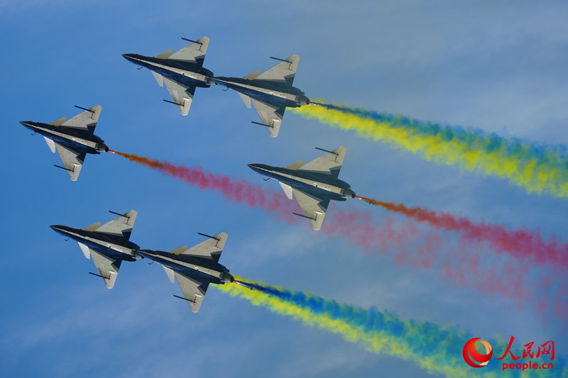 空中表演。人民網記者 李洋攝