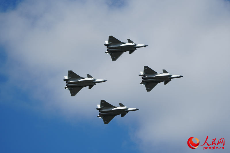 4駕殲-20戰機。人民網記者 李洋攝