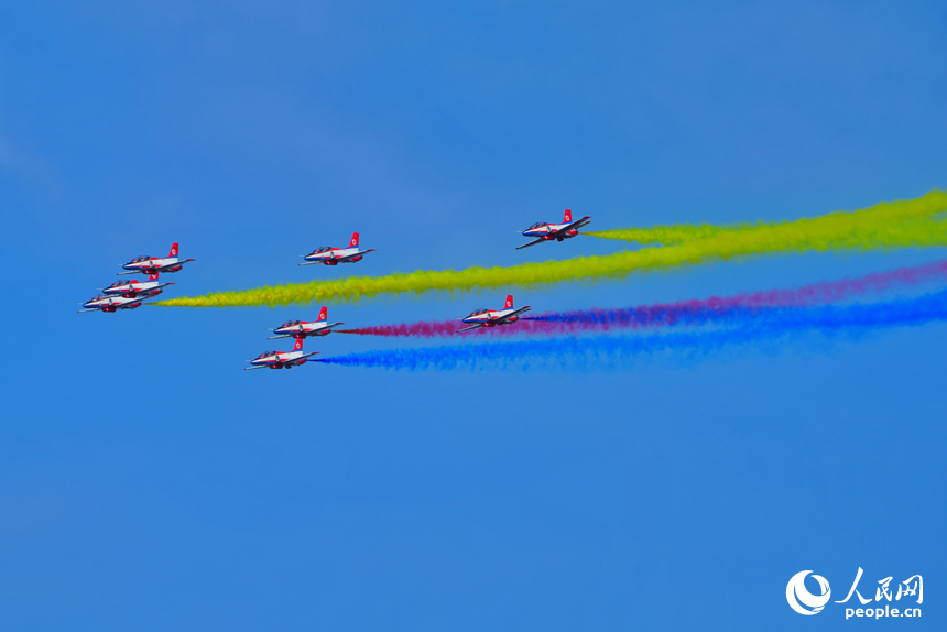 2025年空軍航空開放活動和長春航空展迎來首個公眾日。人民網記者 李洋攝