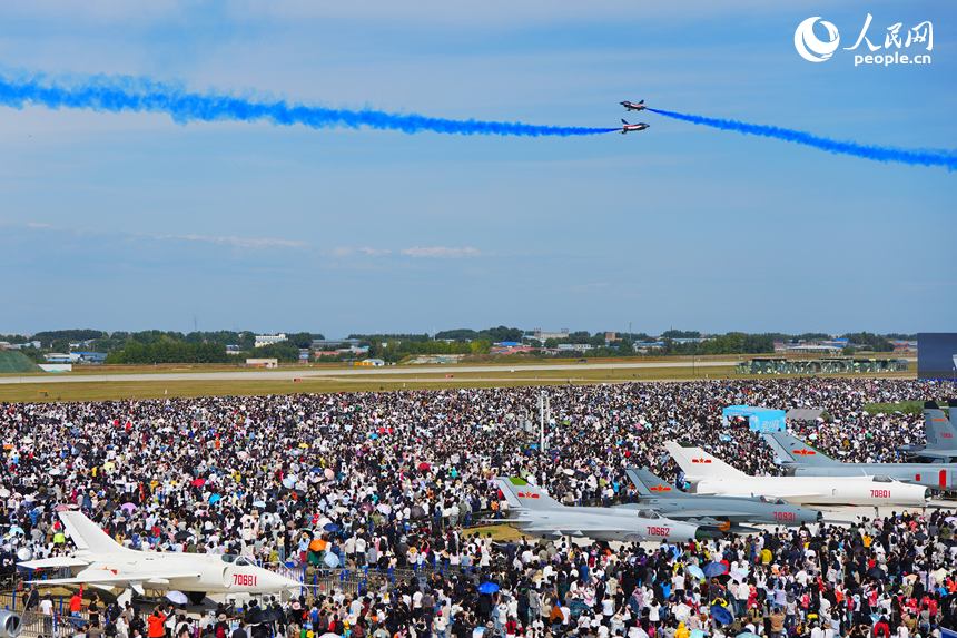 2025年空軍航空開放活動和長春航空展迎來首個公眾日。人民網記者 李洋攝