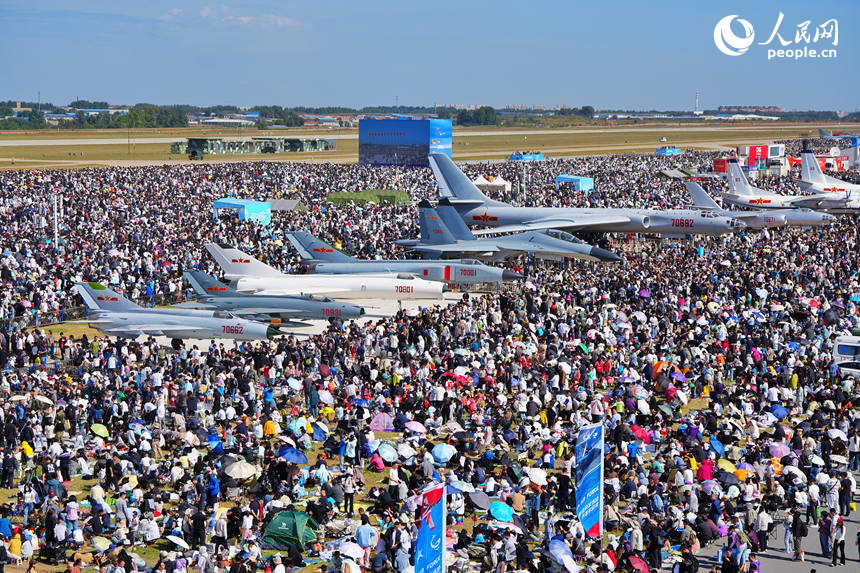 2025年空軍航空開放活動和長春航空展迎來首個公眾日。人民網記者 李洋攝