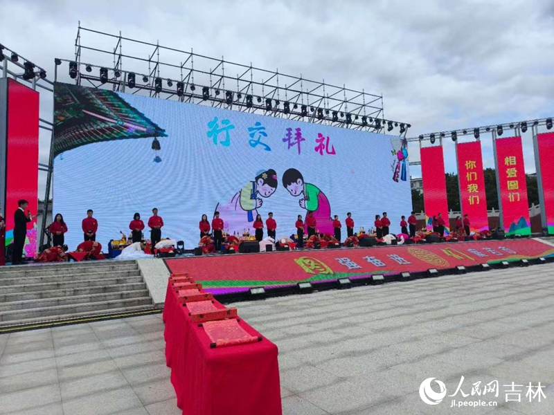 新人行交拜禮。