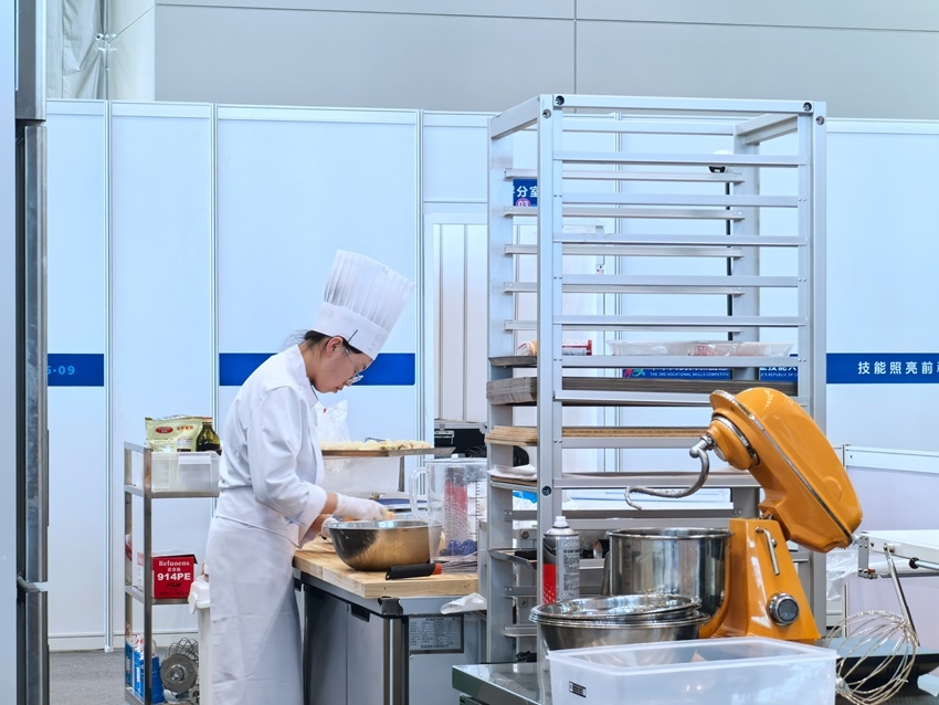 烘焙項目比賽中，參賽選手利用各種谷物制作不同新鮮美味的烘焙產品。人民網記者 王海躍攝