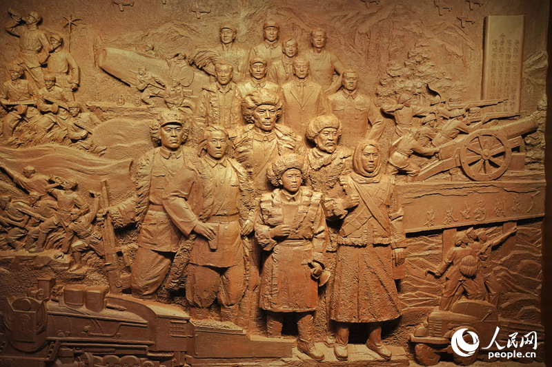 位于展館入口，展現吉林光輝歷程的大型浮雕。人民網記者 李洋攝