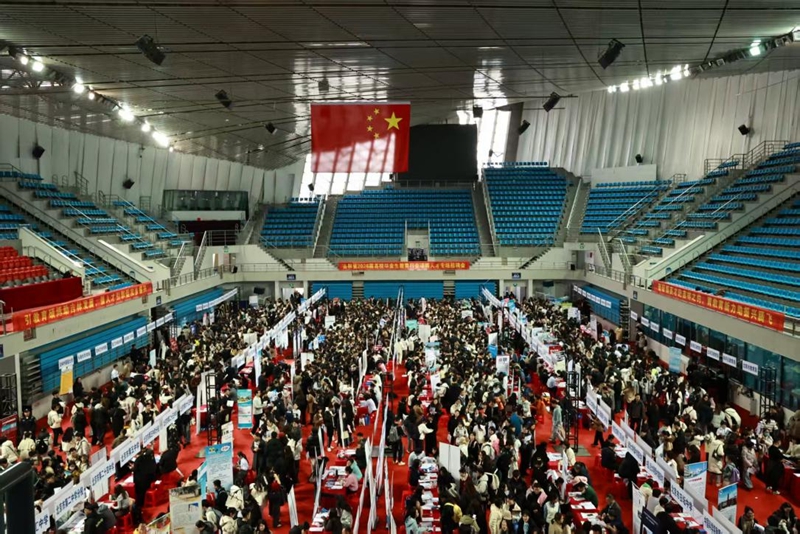 火爆的招聘會現場