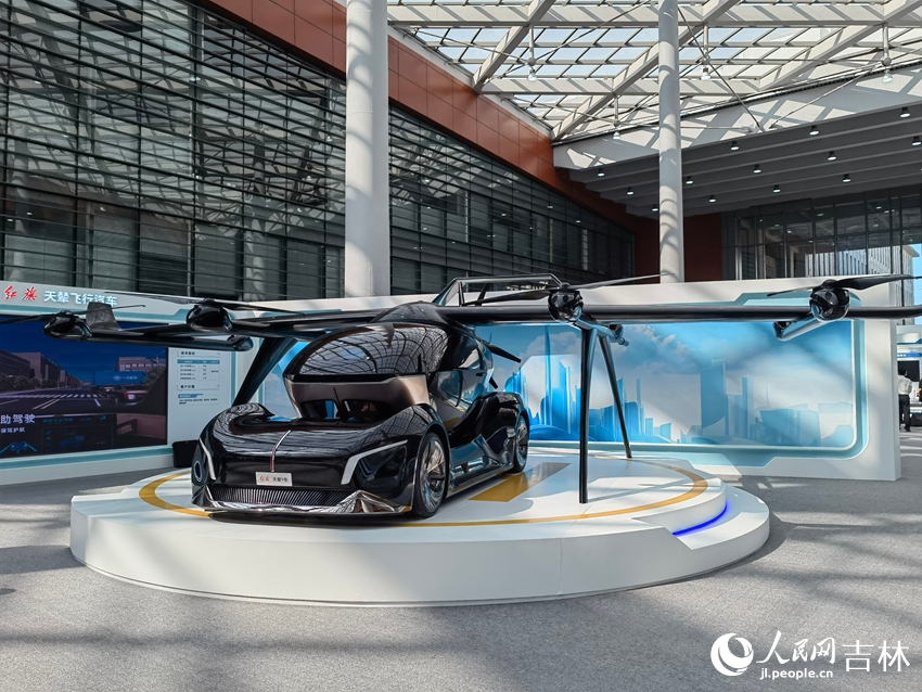 紅旗天輦飛行汽車。人民網記者 馬俊華攝