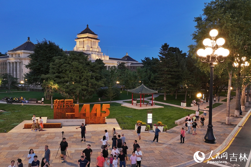 “新民1445”雕塑。人民網記者 李洋攝