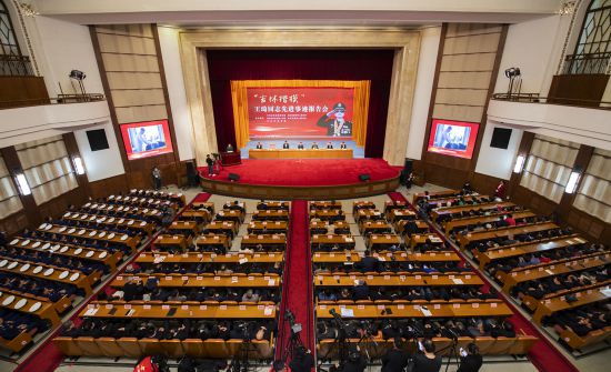 “吉林楷?！蓖蹒鞠冗M事跡報告會現場