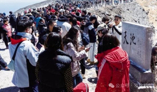 今年五一假期的長白山。