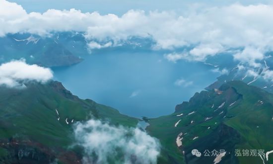 長白山天池，美如仙境。