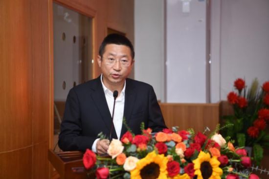 延邊大學黨委副書記于金歡主持報告會。