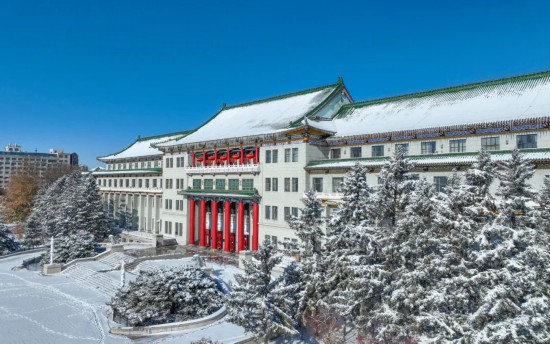 吉林大學朝陽校區地質宮冬景。方衛東攝