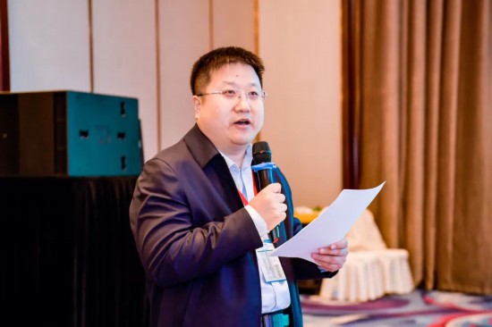 楊冬鋒主持閉幕式