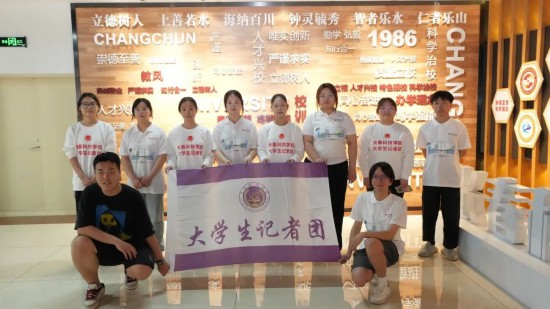 典禮結束后，與會人員參觀了校史館，重溫學校發展歷程中的奮斗足跡。